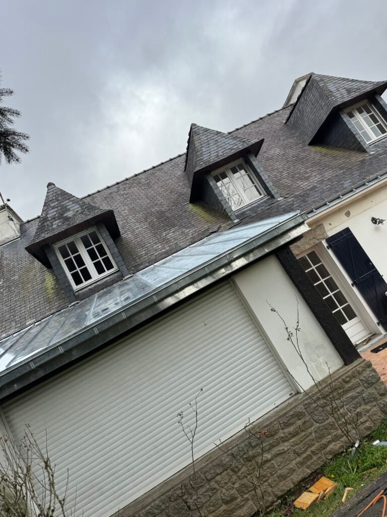 Travaux de zinguerie sur toiture ardoise
