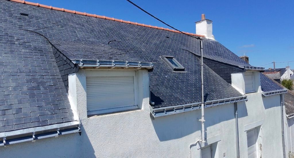 Toiture ardoise avec fenêtre de toit, Morbihan
